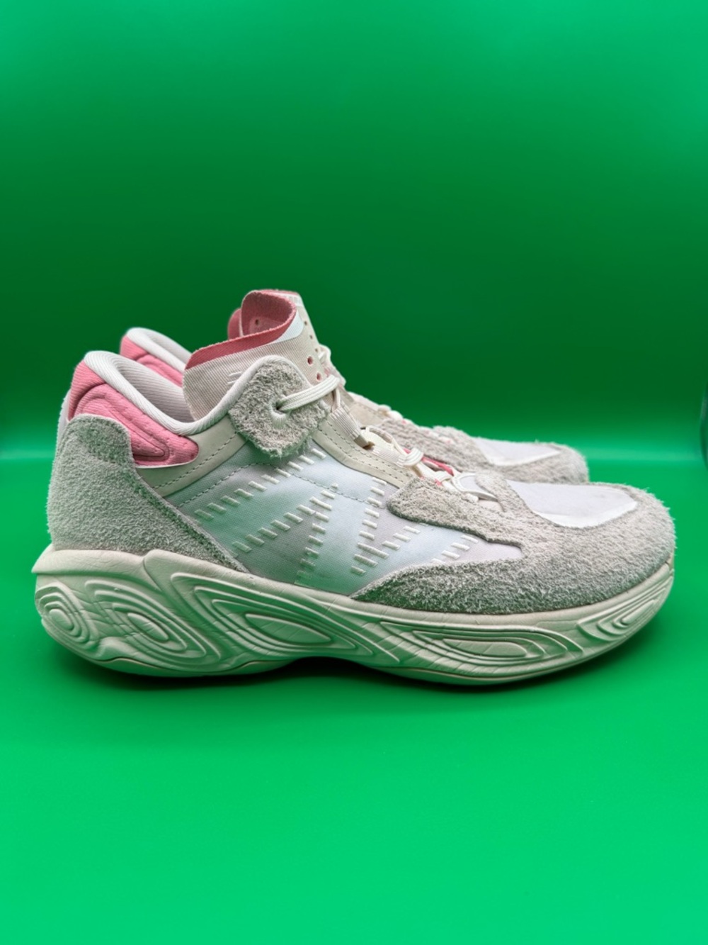 New Balance Fresh Foam Mens BB V2 Moonbeam Basketball Sneakers